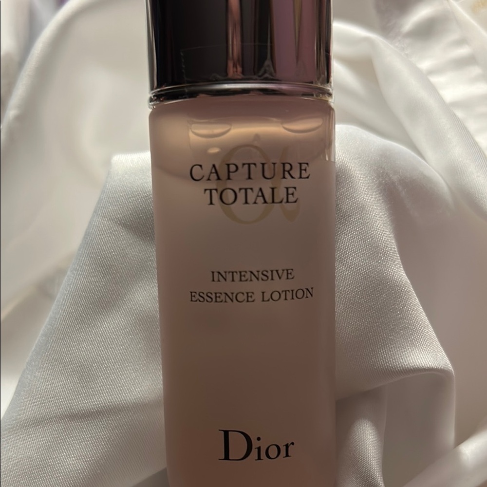 Dior Capture Totale Essence Lotion Retail $120
New without box